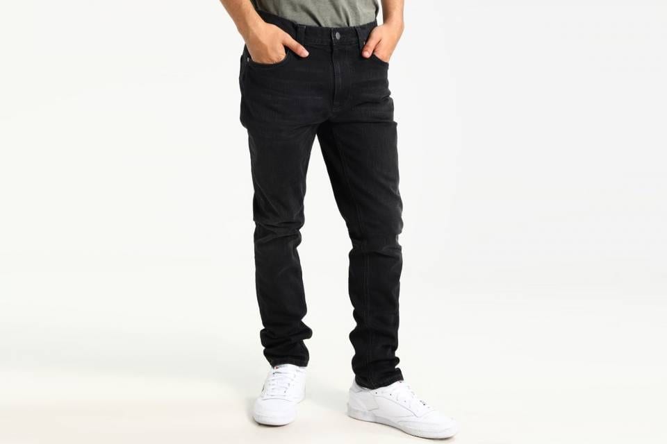 quần jean nam màu đen ống suông